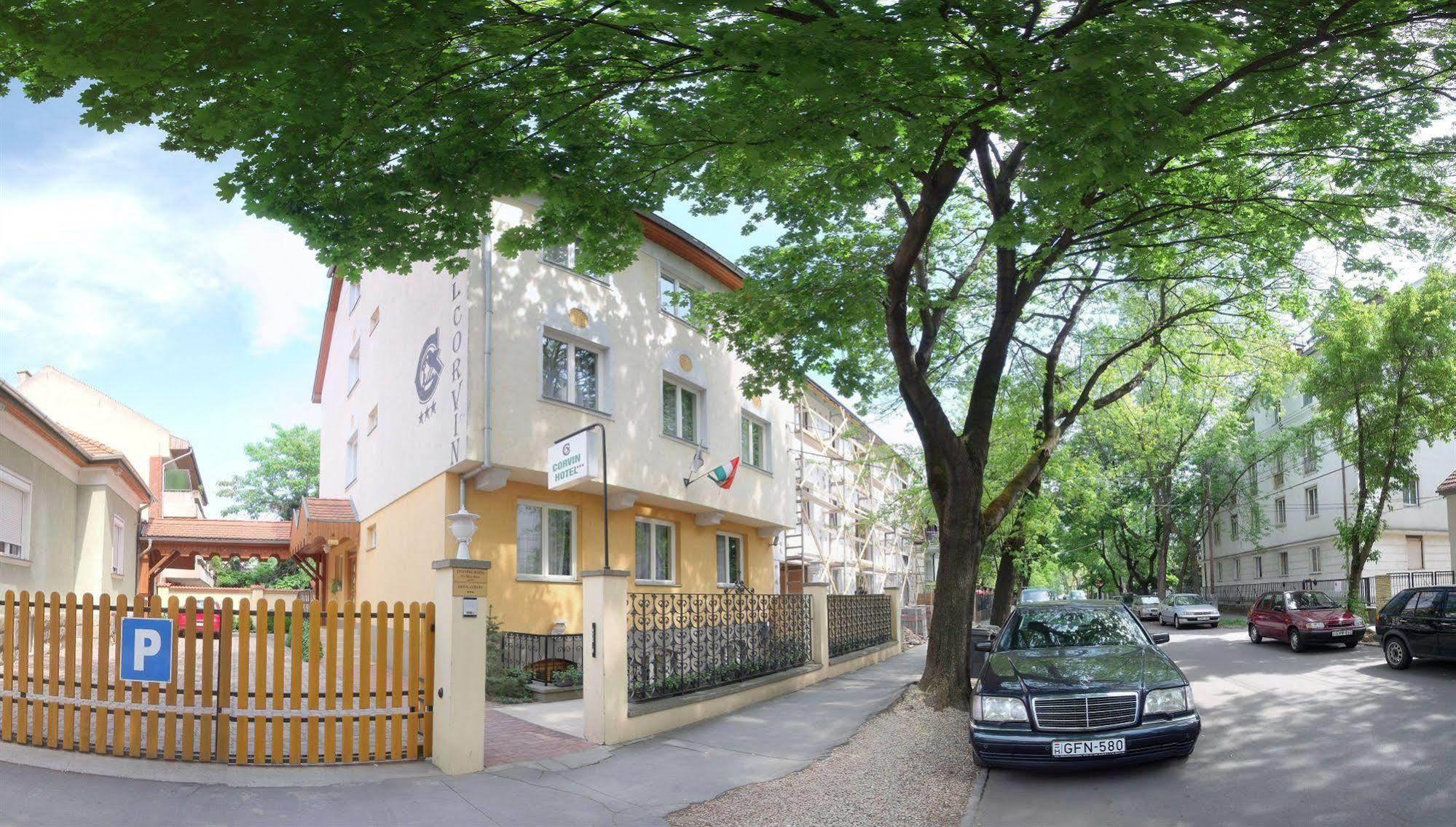 Corvin Hotel Gyor Exterior photo