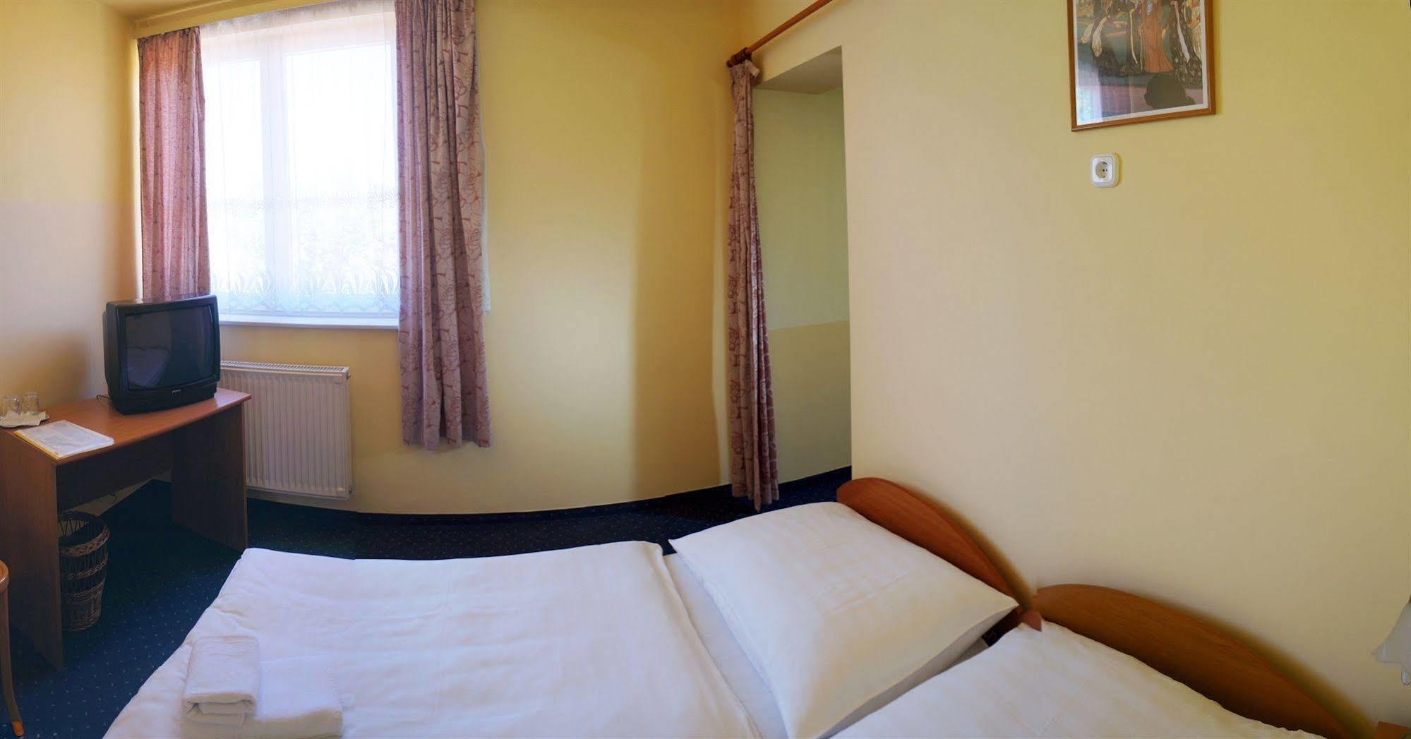 Corvin Hotel Gyor Exterior photo